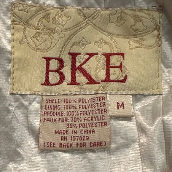 BKE Women’s Medium Double Breasted Pearl White Coat Faux Fur Collar Snap Close - Picture 3 of 10